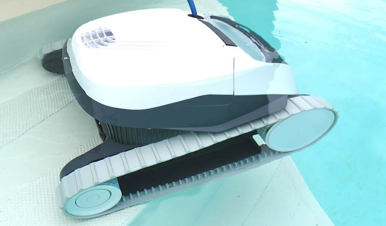 Changer les chenilles d'un robot de nettoyage de piscine-1